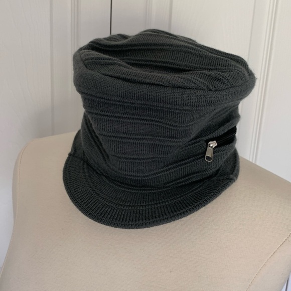 Screamer charcoal gray knit winter hat beanie with brim and small zipper pocket - Picture 1 of 7